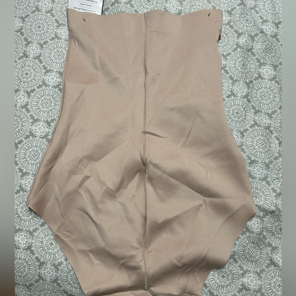 Women’s shaping briefs